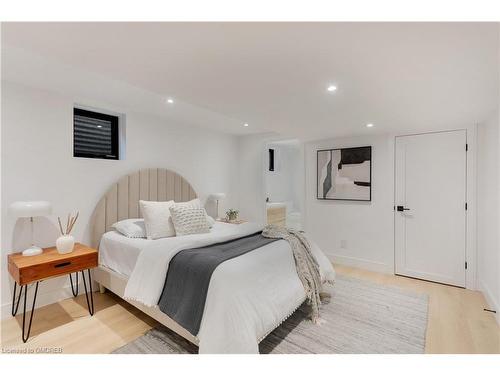 1146 Talka Court, Mississauga, ON - Indoor Photo Showing Bedroom