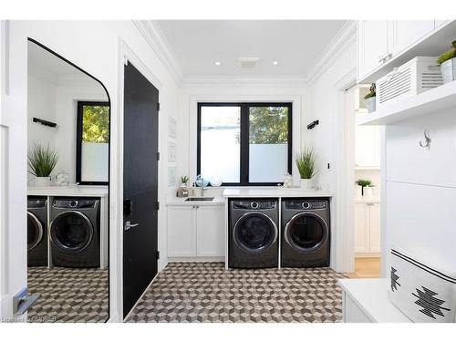 584 Wildwood Drive, Oakville, ON - Indoor Photo Showing Laundry Room