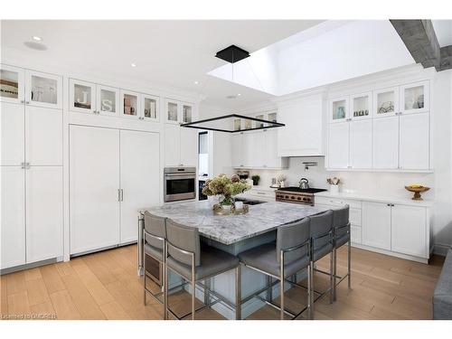 584 Wildwood Drive, Oakville, ON - Indoor Photo Showing Kitchen With Upgraded Kitchen