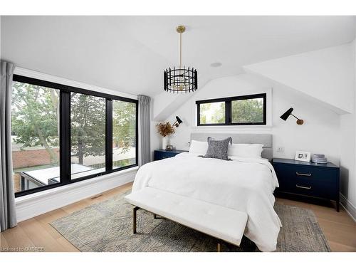 584 Wildwood Drive, Oakville, ON - Indoor Photo Showing Bedroom