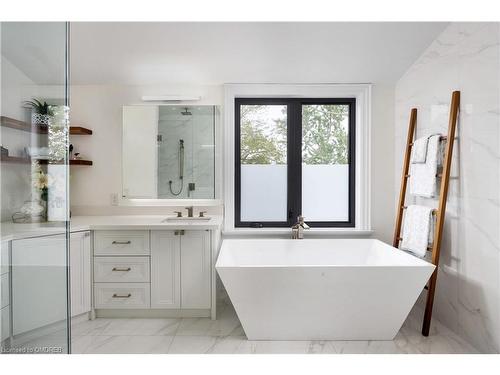 584 Wildwood Drive, Oakville, ON - Indoor Photo Showing Bathroom