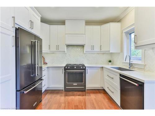 3089 Ferguson Drive, Burlington, ON - Indoor Photo Showing Kitchen With Upgraded Kitchen