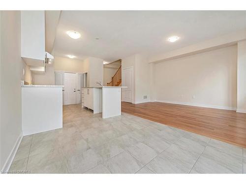 132 Eastbridge Avenue, Welland, ON - Indoor Photo Showing Kitchen