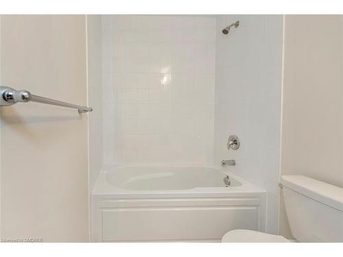 132 Eastbridge Avenue, Welland, ON - Indoor Photo Showing Bathroom