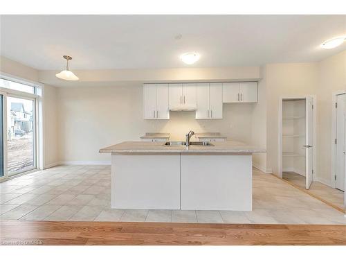 132 Eastbridge Avenue, Welland, ON - Indoor Photo Showing Kitchen With Double Sink