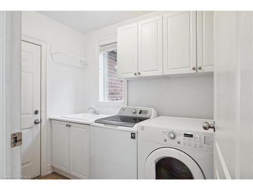 2379 Rock Point Drive, Oakville, ON - Indoor Photo Showing Laundry Room