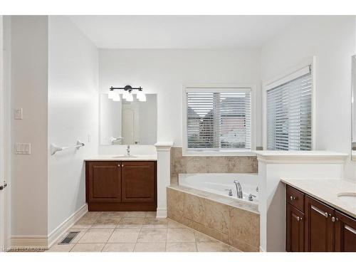 2379 Rock Point Drive, Oakville, ON - Indoor Photo Showing Bathroom