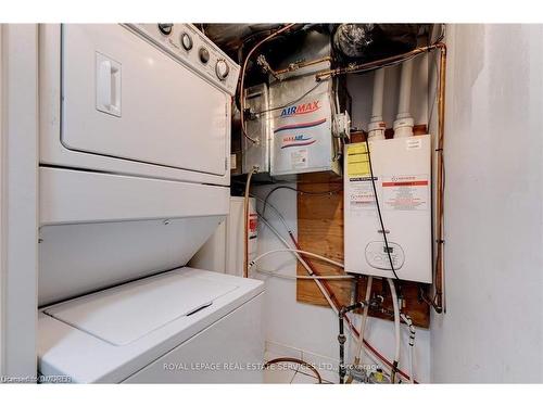 20-2460 Post Road, Oakville, ON - Indoor Photo Showing Laundry Room