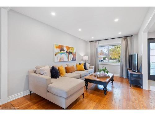 467 Hedgerow Lane, Oakville, ON - Indoor Photo Showing Living Room