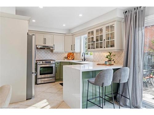 467 Hedgerow Lane, Oakville, ON - Indoor Photo Showing Kitchen With Stainless Steel Kitchen With Upgraded Kitchen