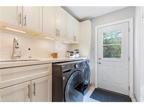 467 Hedgerow Lane, Oakville, ON - Indoor Photo Showing Laundry Room