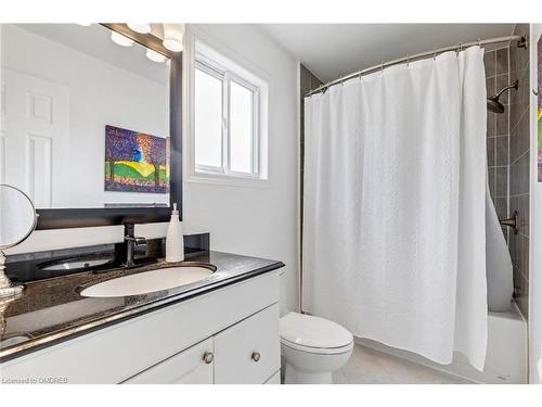 467 Hedgerow Lane, Oakville, ON - Indoor Photo Showing Bathroom