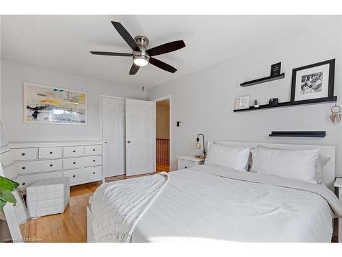 467 Hedgerow Lane, Oakville, ON - Indoor Photo Showing Bedroom