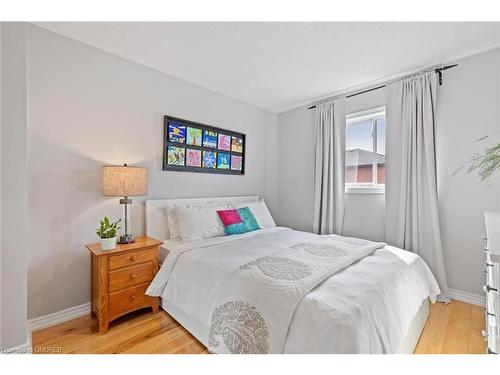 467 Hedgerow Lane, Oakville, ON - Indoor Photo Showing Bedroom