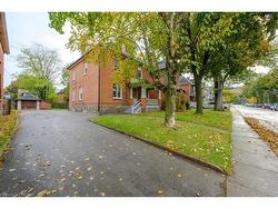 117 Fairleigh Avenue S Hamilton, ON L8M 2K4