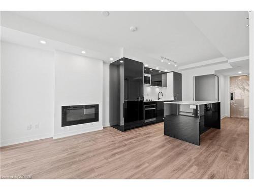 1905-370 Martha Street, Burlington, ON - Indoor Photo Showing Kitchen