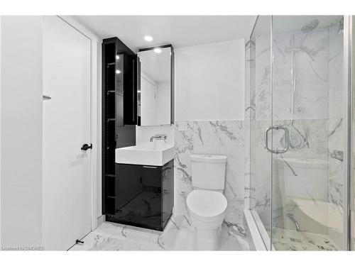 1905-370 Martha Street, Burlington, ON - Indoor Photo Showing Bathroom