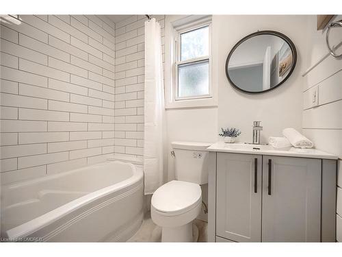 393 Weber Street E, Kitchener, ON - Indoor Photo Showing Bathroom