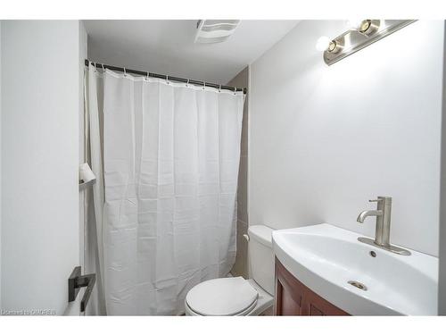 393 Weber Street E, Kitchener, ON - Indoor Photo Showing Bathroom