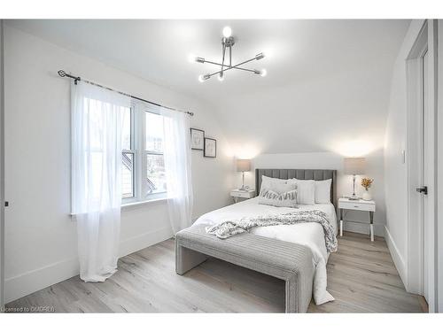 393 Weber Street E, Kitchener, ON - Indoor Photo Showing Bedroom