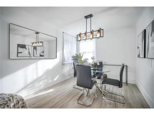 393 Weber Street E, Kitchener, ON - Indoor Photo Showing Dining Room