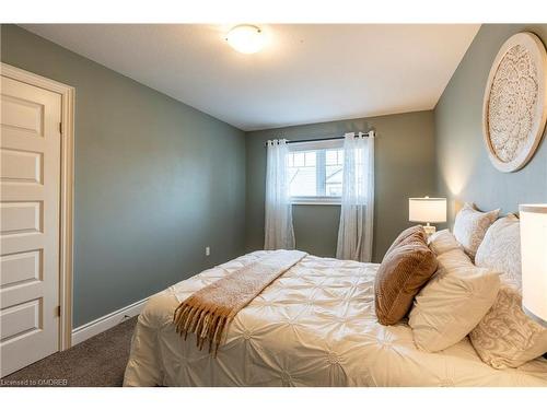 10-35 Chatfield Street, Ingersoll, ON - Indoor Photo Showing Bedroom