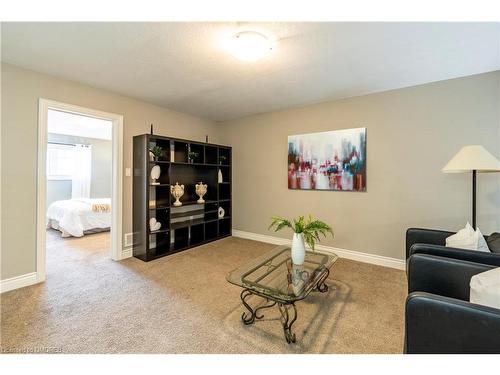 10-35 Chatfield Street, Ingersoll, ON - Indoor Photo Showing Living Room