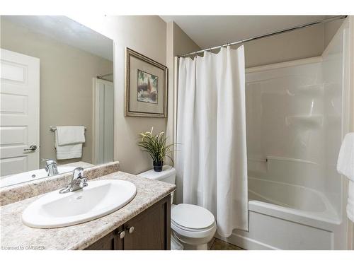 10-35 Chatfield Street, Ingersoll, ON - Indoor Photo Showing Bathroom