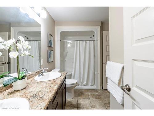 10-35 Chatfield Street, Ingersoll, ON - Indoor Photo Showing Bathroom