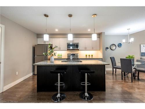 10-35 Chatfield Street, Ingersoll, ON - Indoor Photo Showing Kitchen With Upgraded Kitchen