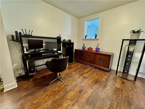 21 Minto Avenue, Hamilton, ON - Indoor Photo Showing Other Room