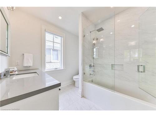 2361 Hixon Street, Oakville, ON - Indoor Photo Showing Bathroom