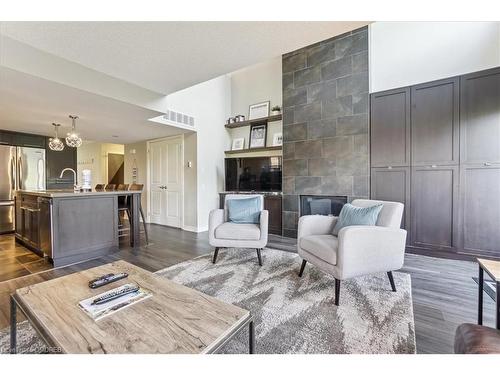 218-120 Fairway Court, The Blue Mountains, ON - Indoor Photo Showing Living Room