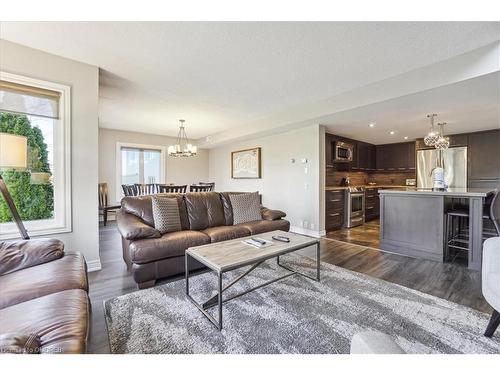 218-120 Fairway Court, The Blue Mountains, ON - Indoor Photo Showing Living Room