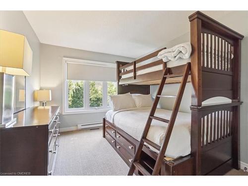 218-120 Fairway Court, The Blue Mountains, ON - Indoor Photo Showing Bedroom