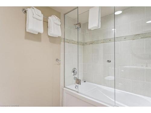 218-120 Fairway Court, The Blue Mountains, ON - Indoor Photo Showing Bathroom