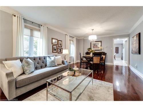 5100 Sunray Drive, Mississauga, ON - Indoor Photo Showing Living Room