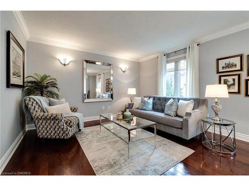 5100 Sunray Drive, Mississauga, ON - Indoor Photo Showing Living Room