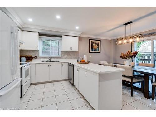 5100 Sunray Drive, Mississauga, ON - Indoor Photo Showing Kitchen