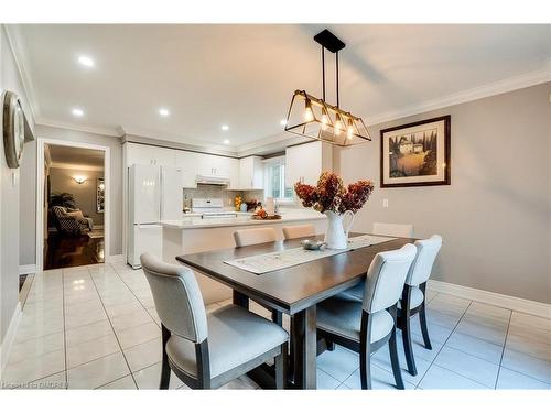 5100 Sunray Drive, Mississauga, ON - Indoor Photo Showing Dining Room