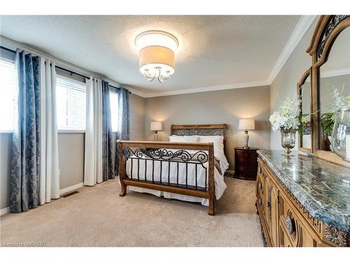 5100 Sunray Drive, Mississauga, ON - Indoor Photo Showing Bedroom