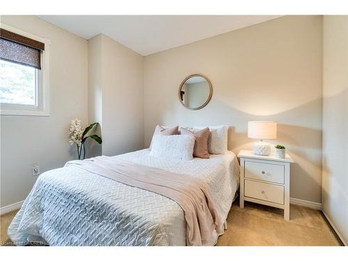 5100 Sunray Drive, Mississauga, ON - Indoor Photo Showing Bedroom