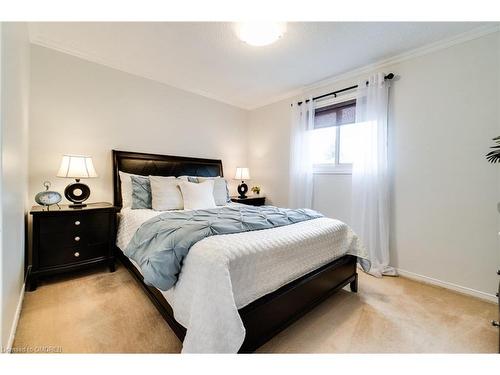 5100 Sunray Drive, Mississauga, ON - Indoor Photo Showing Bedroom