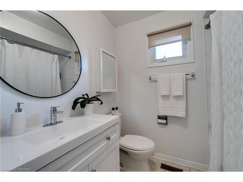 5100 Sunray Drive, Mississauga, ON - Indoor Photo Showing Bathroom