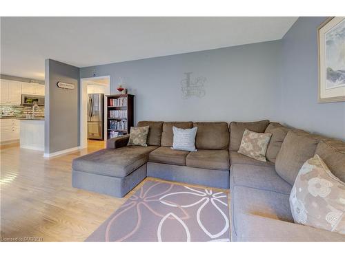 32 Triller Avenue, Cambridge, ON - Indoor Photo Showing Living Room