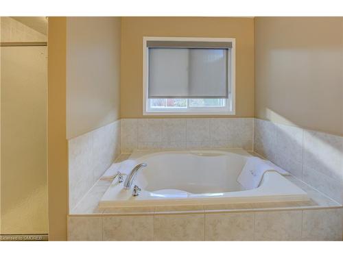 32 Triller Avenue, Cambridge, ON - Indoor Photo Showing Bathroom