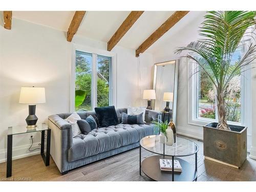 1294 Gatehouse Drive, Mississauga, ON - Indoor Photo Showing Living Room