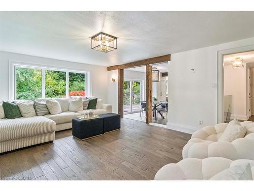 1294 Gatehouse Drive, Mississauga, ON - Indoor Photo Showing Living Room