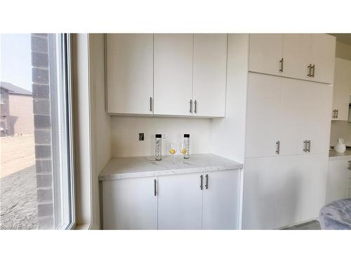 466 Humphrey Street, Waterdown, ON - Indoor Photo Showing Kitchen