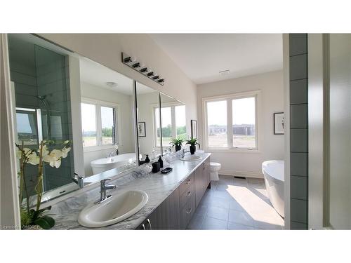 466 Humphrey Street, Waterdown, ON - Indoor Photo Showing Bathroom